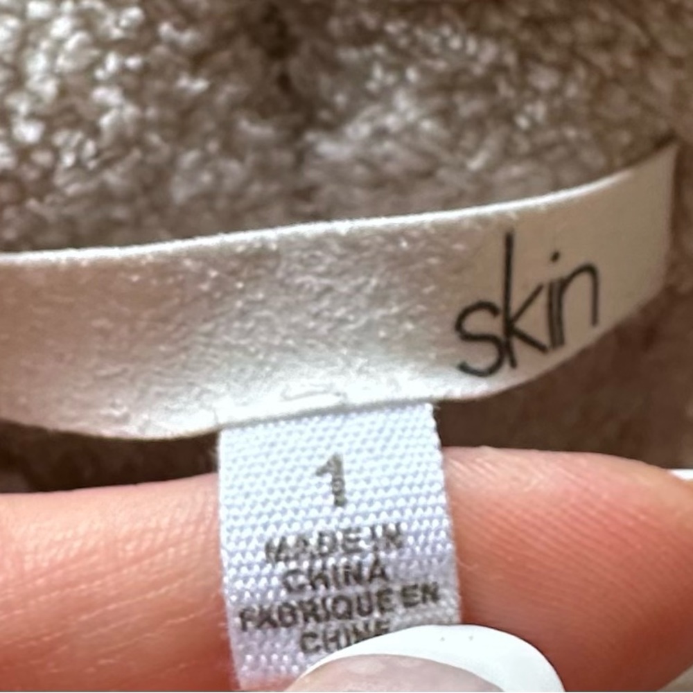 Skin Vivienne Fleece Robe - Picture 8 of 10